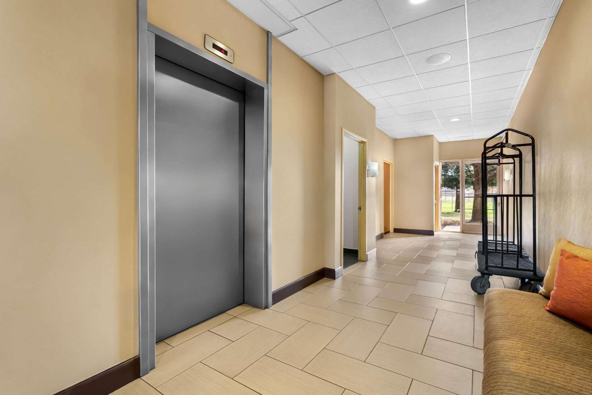 Comfort Suites Clovis Luaran gambar