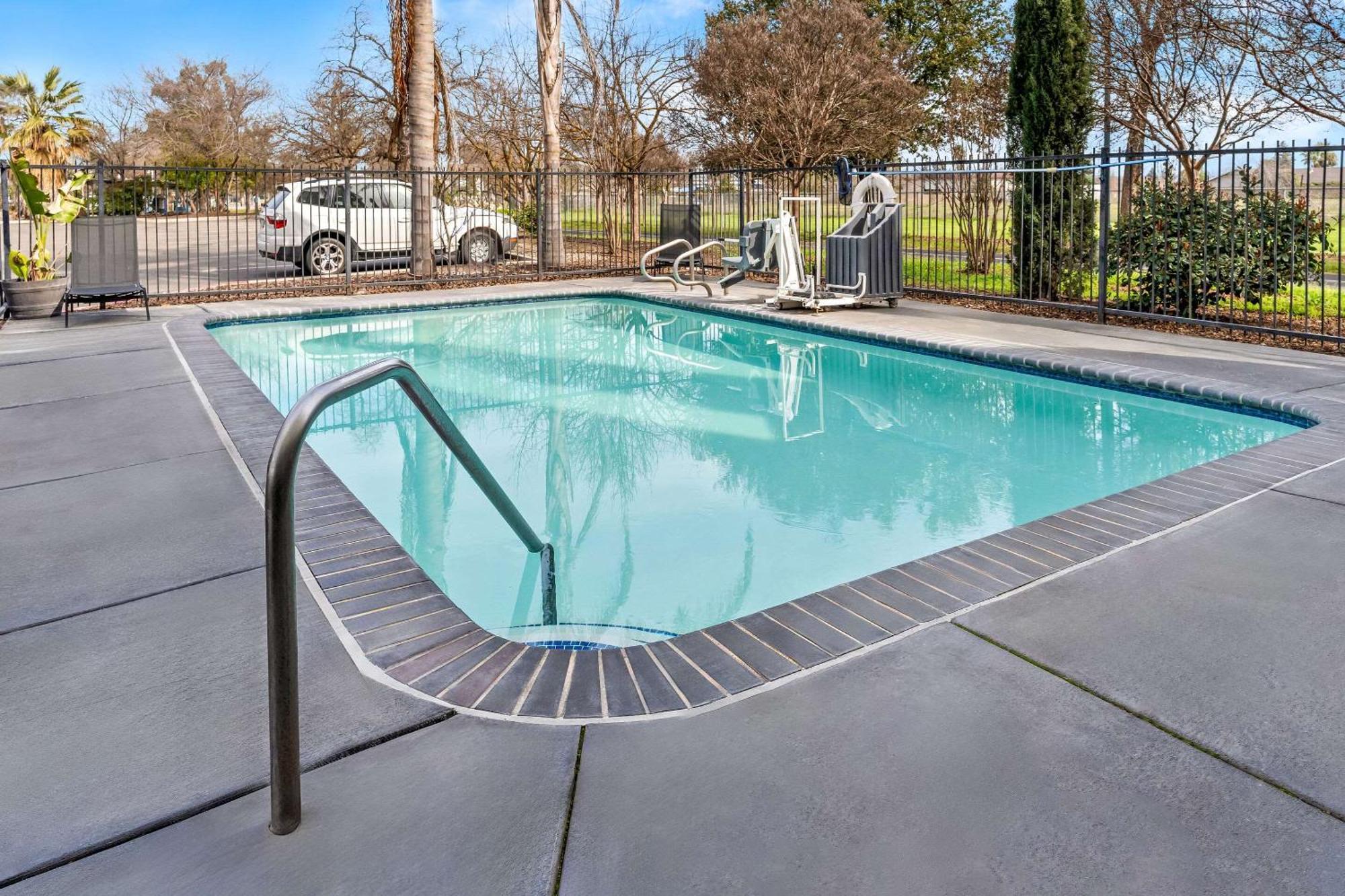 Comfort Suites Clovis Luaran gambar