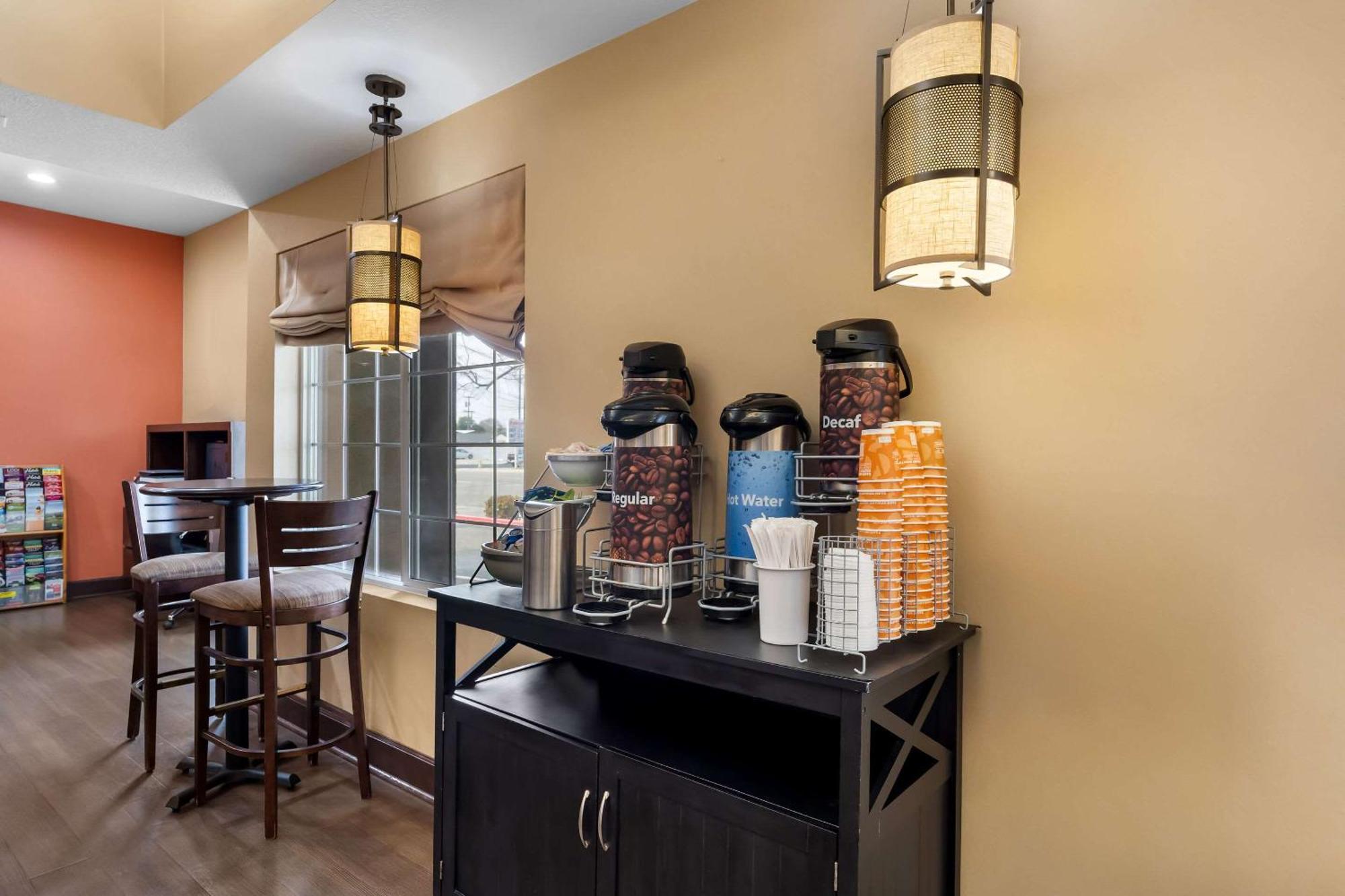 Comfort Suites Clovis Luaran gambar